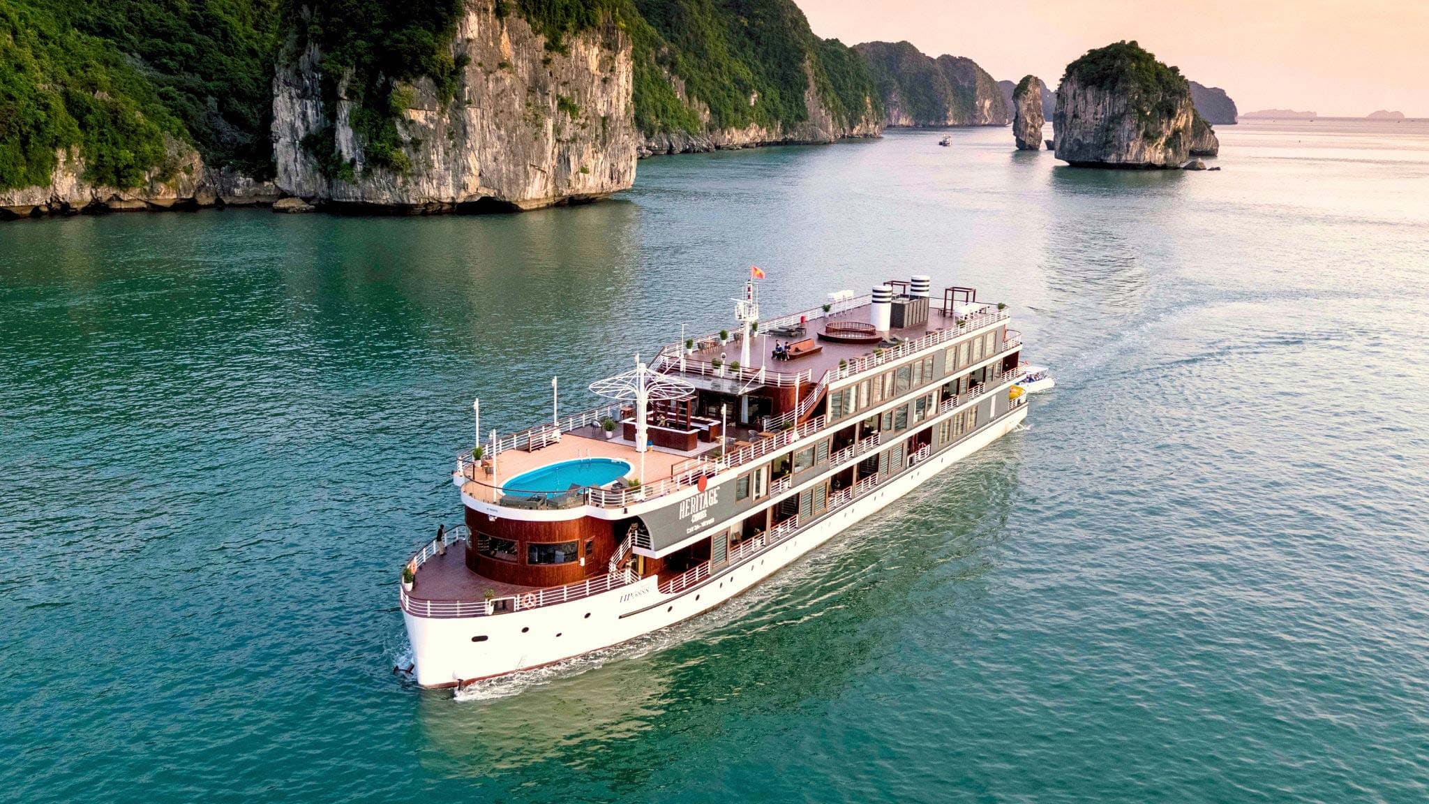 Du thuyền Heritage Bình Chuẩn - Nghệ thuật & Di sản Boutique