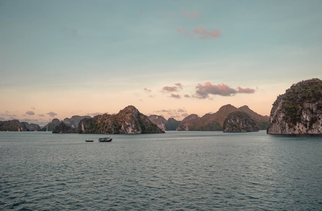 Ha Long Bay Cruise Guide: How to Choose Between Day Trips & Overnights