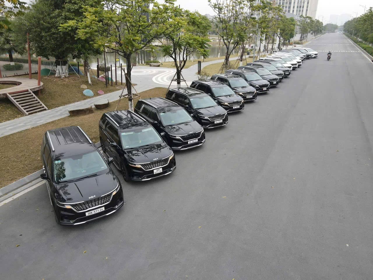Premium Transport: Kia Carnival Royal Limousine Rental in Hanoi