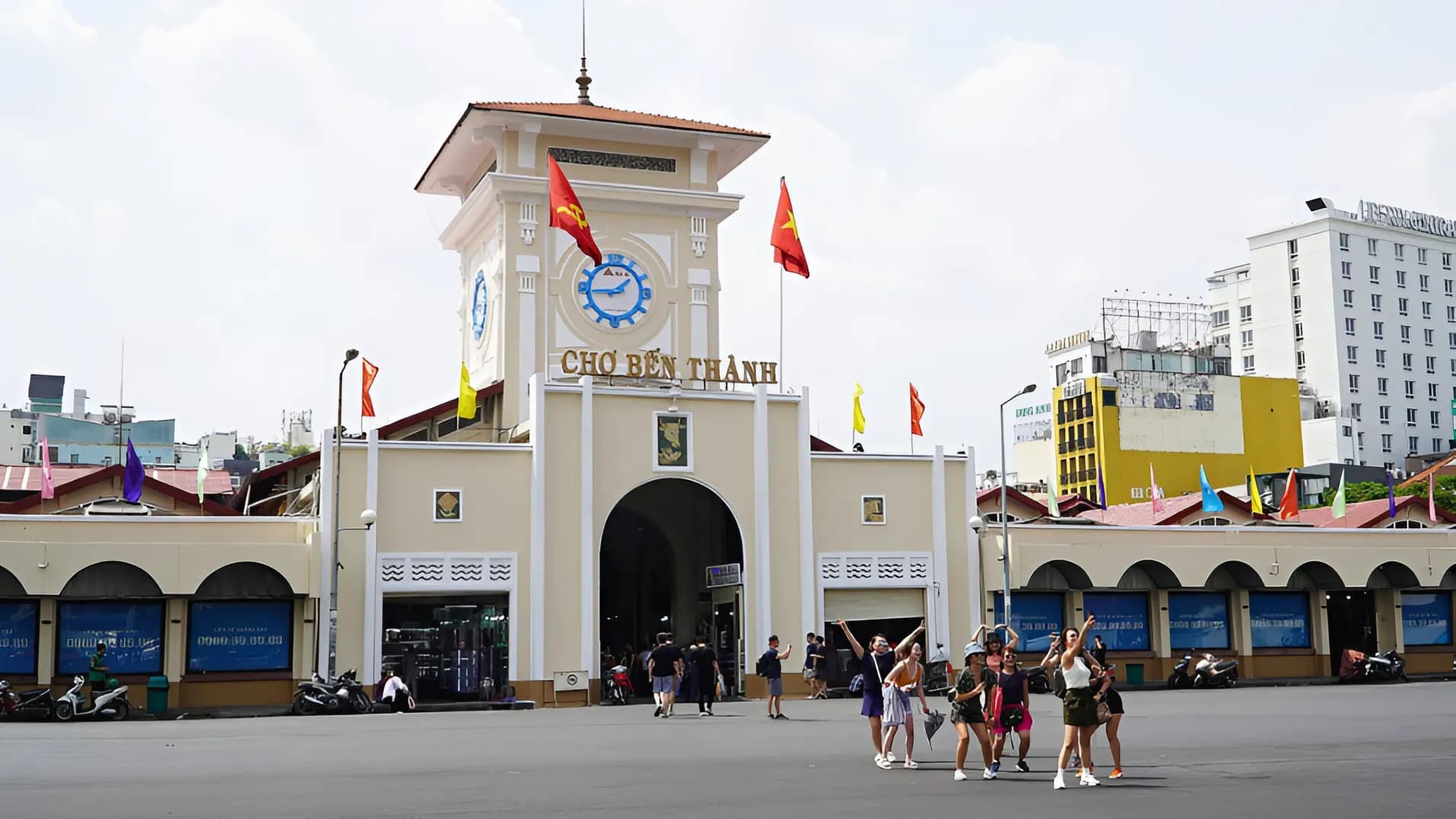 Traditional Markets vs. Modern Malls: Where to Shop in Saigon