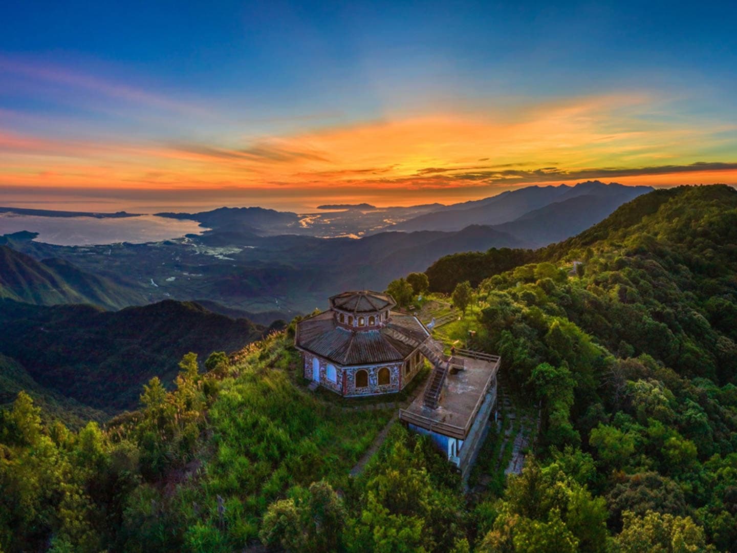Bach Ma National Park Trekking: Clouds, Waterfalls & Biodiversity