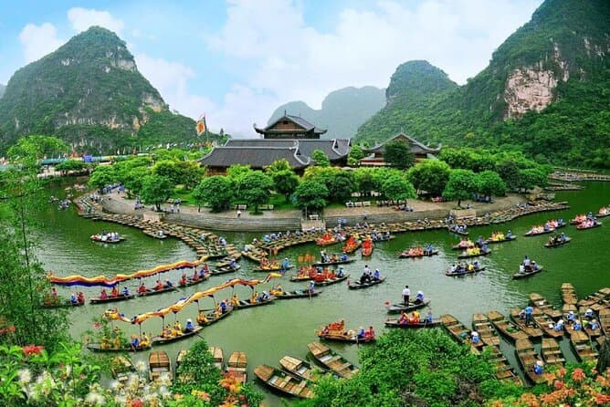 Ninh Binh Day Trip: Explore Hoa Lu Ancient Capital & Row the Tam Coc River