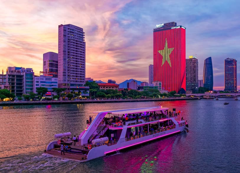 Luxury Han River Dinner Cruise: Culinary Delights Amidst Da Nang's Skyline