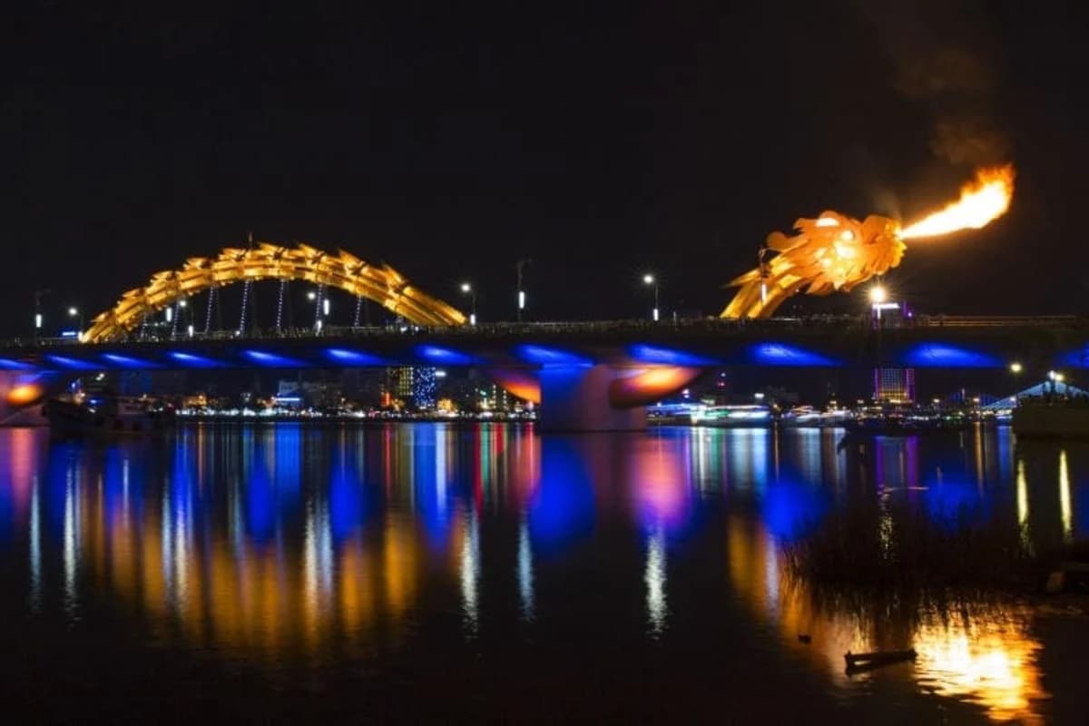 Han River Night Cruise: Illuminating Da Nang's Skyline and the Dragon Bridge Fire Show