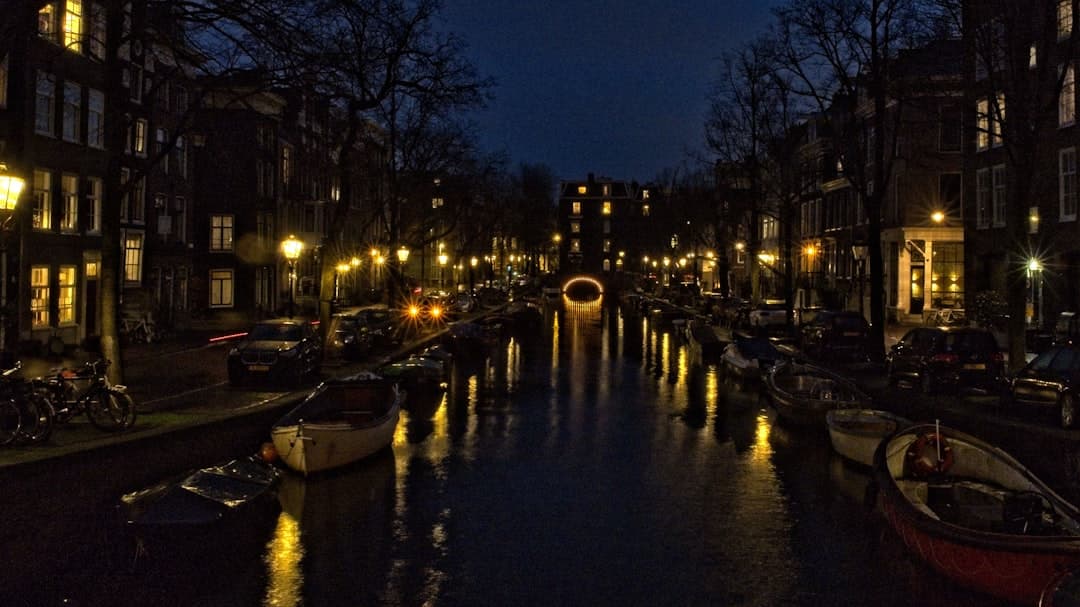 Amsterdam: Những Kênh Nước và Trải Nghiệm Tuyển Chọn của Thủ Đô Hà Lan