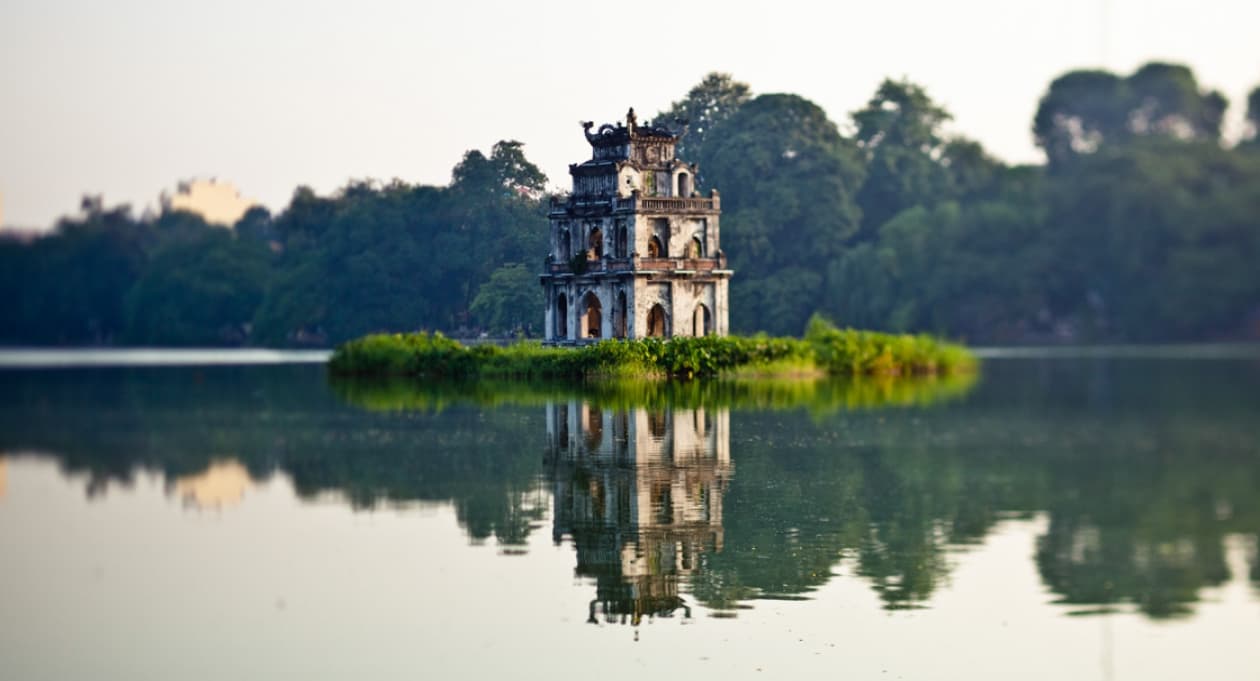 Hanoi Food Tour: The Flavor of Diplomacy - A Culinary Masterclass