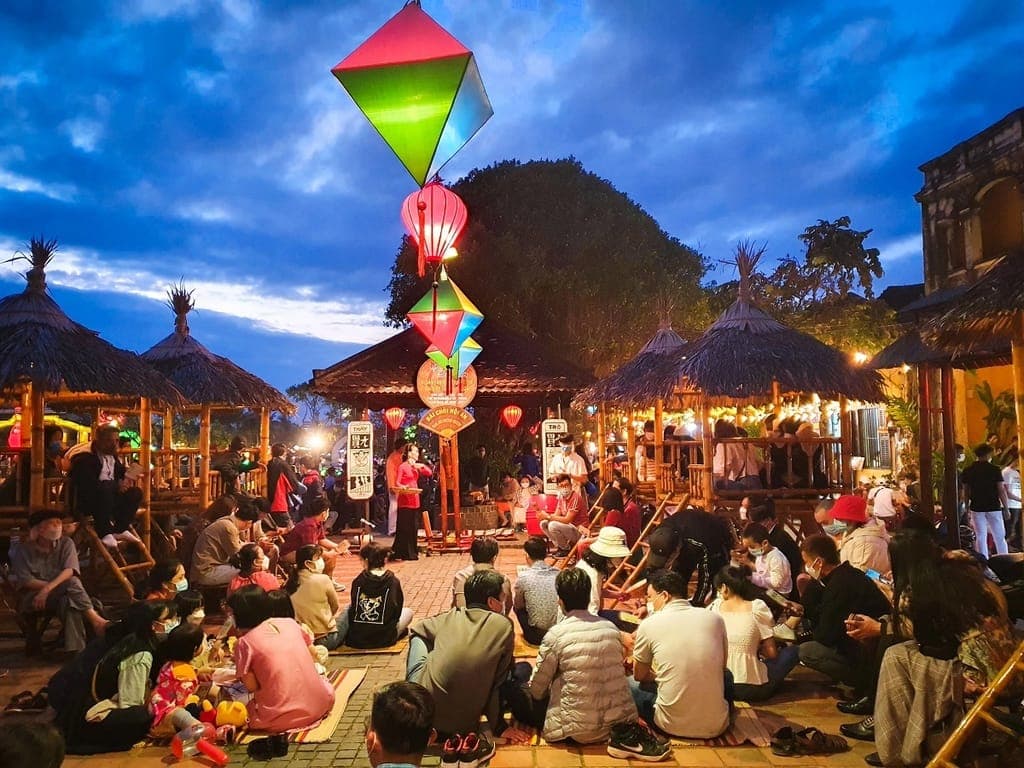 Interactive Bai Choi Folk Singing Experience