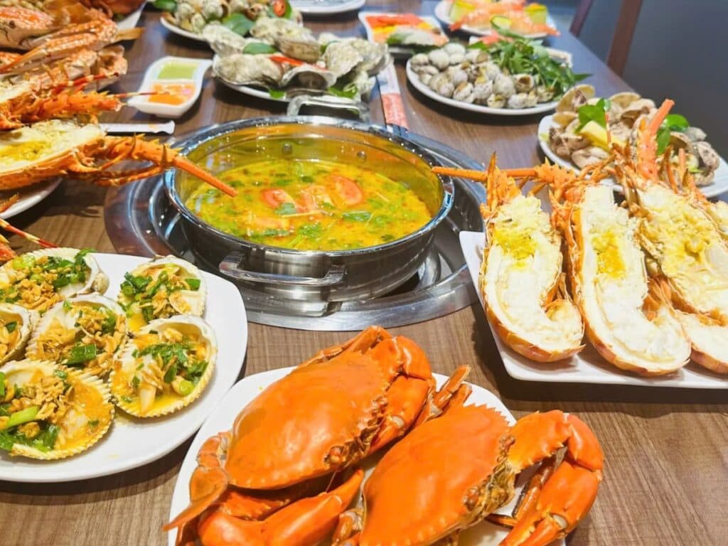 Night Food Tour from City Center to Son Tra Night Market